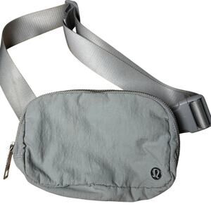 Lululemon Everywhere Belt Bag 1L Gray Crossbody Waist Bag Unisex EUC